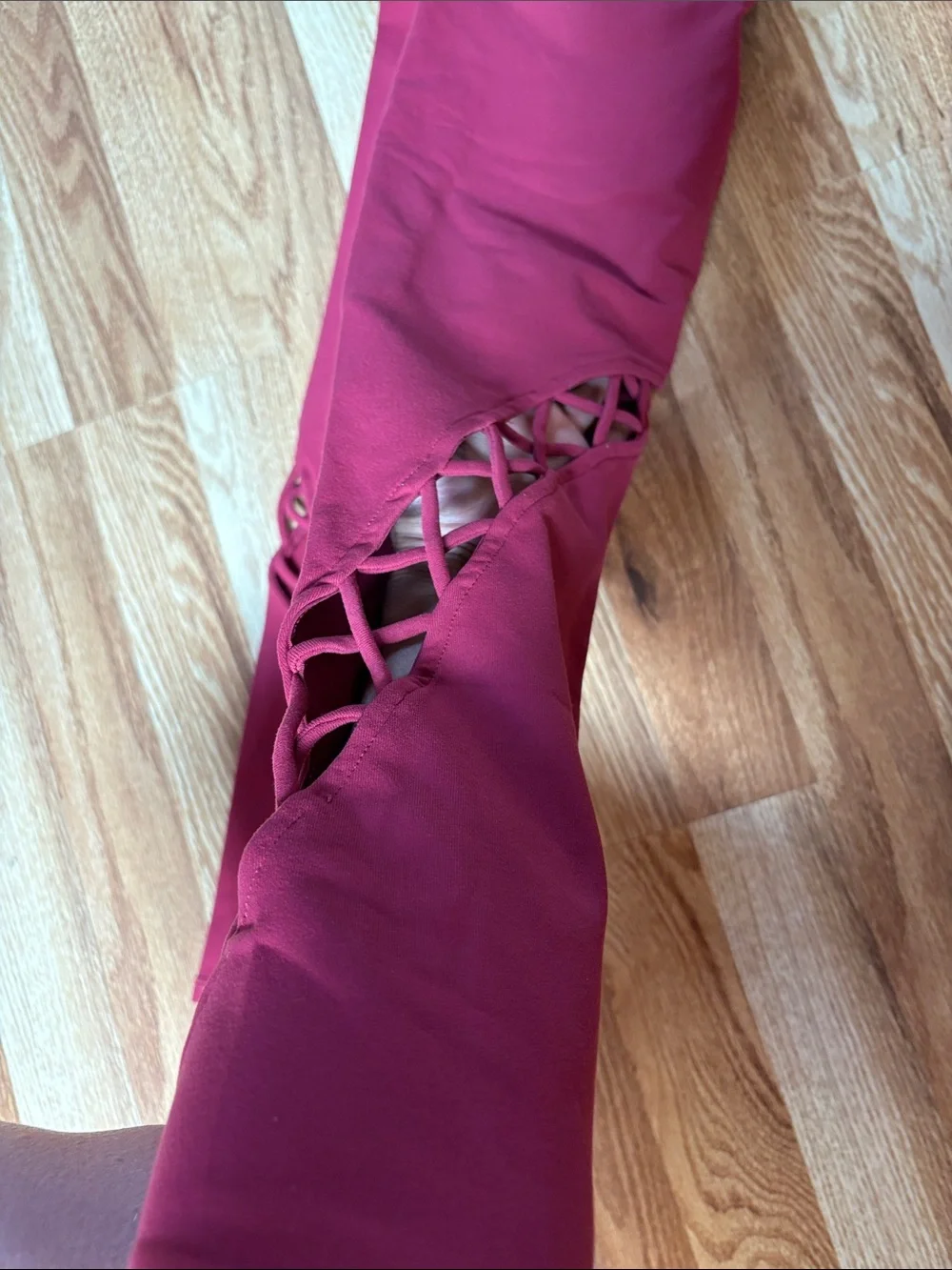 ALO Sz sm  ' Crimson Lattice Detail Active Leggings